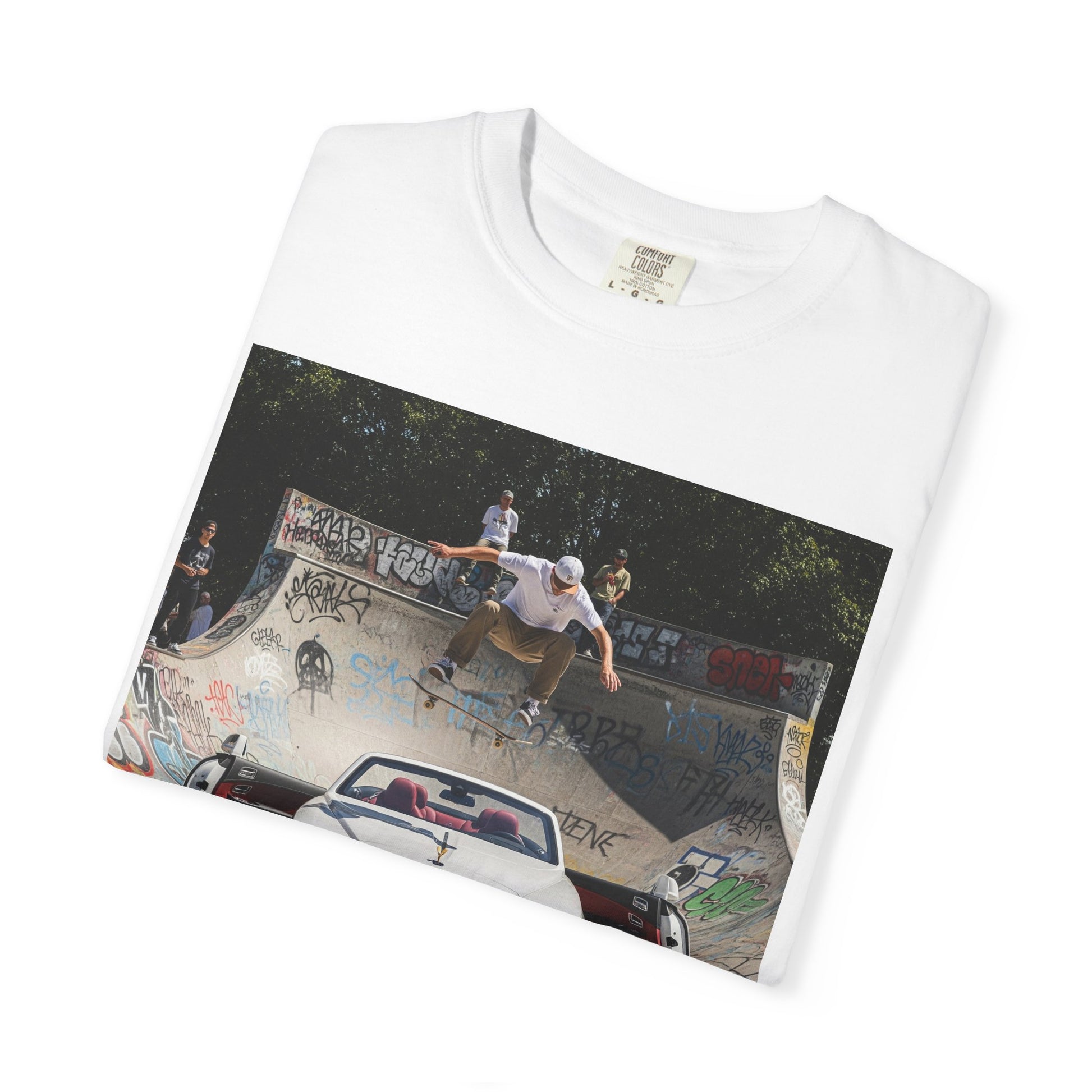 Skateboarder Graphic Tee, Unisex Cotton T-shirt, Streetwear Style, Perfect for Skateboarding Enthusiasts, Great Gift for Teens