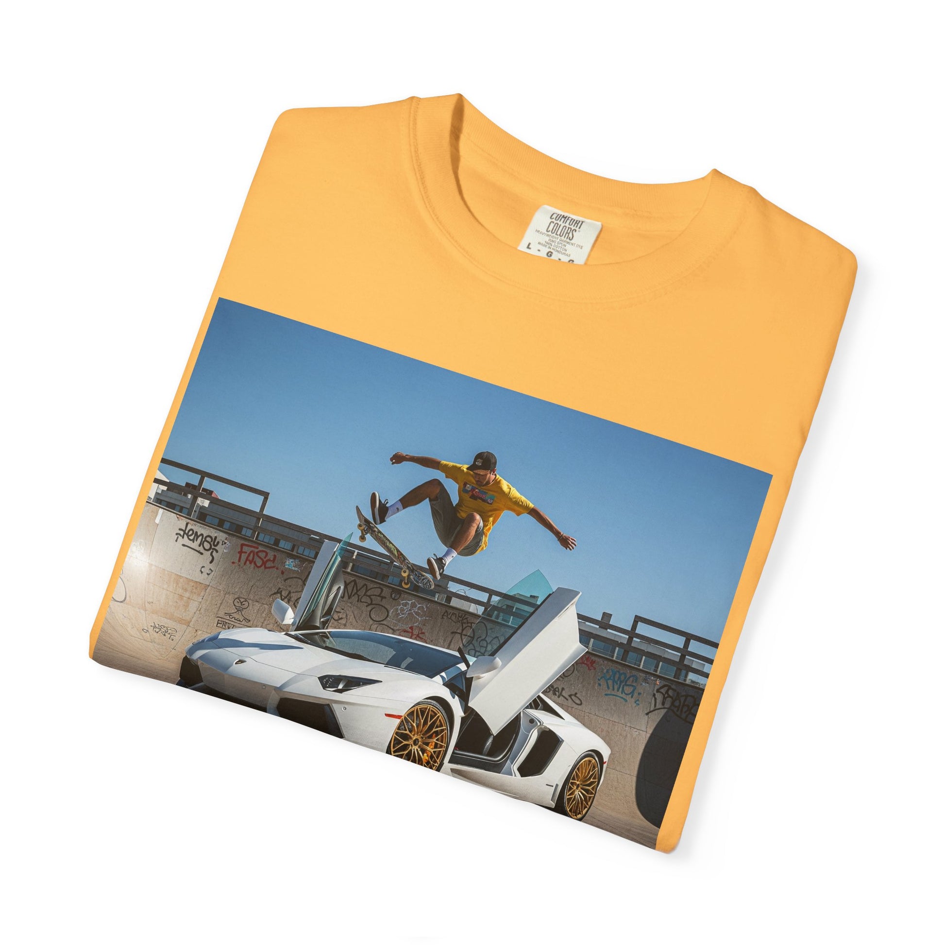Skateboarder T-Shirt, Trendy Unisex Tee for Streetwear Lovers, Cool Skateboarding Shirt, Casual Graphic Tee, Perfect Gift for Skaters