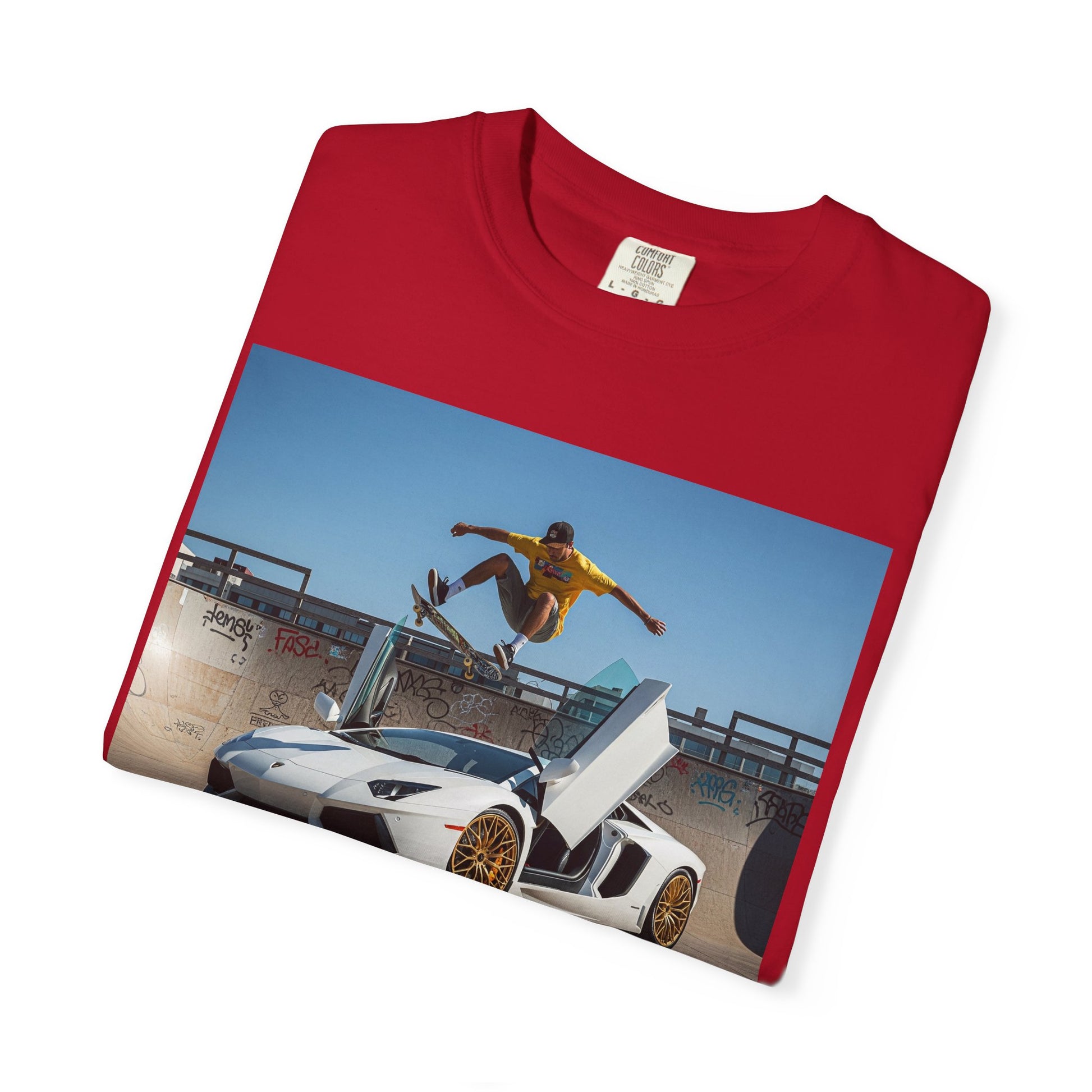 Skateboarder T-Shirt, Trendy Unisex Tee for Streetwear Lovers, Cool Skateboarding Shirt, Casual Graphic Tee, Perfect Gift for Skaters