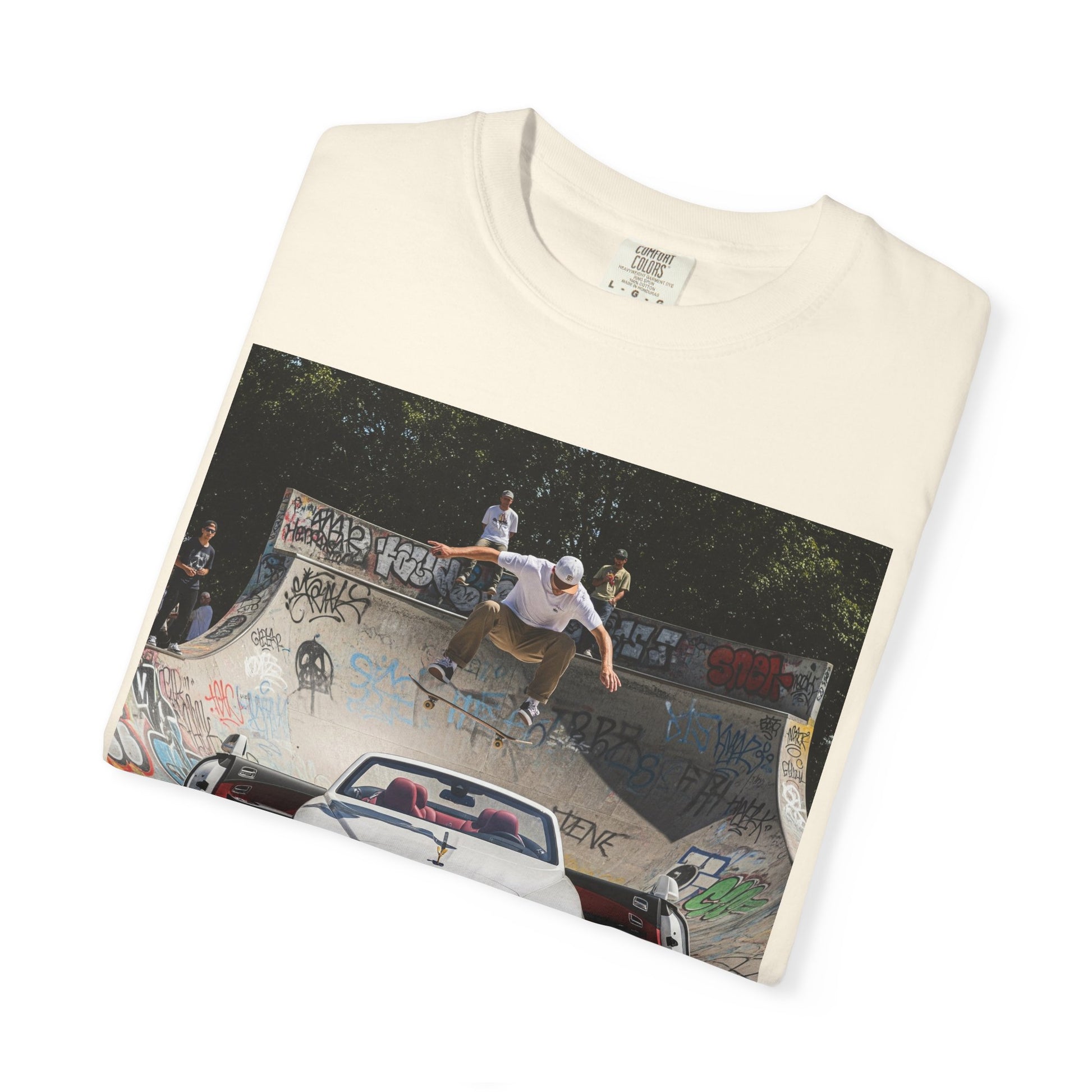 Skateboarder Graphic Tee, Unisex Cotton T-shirt, Streetwear Style, Perfect for Skateboarding Enthusiasts, Great Gift for Teens