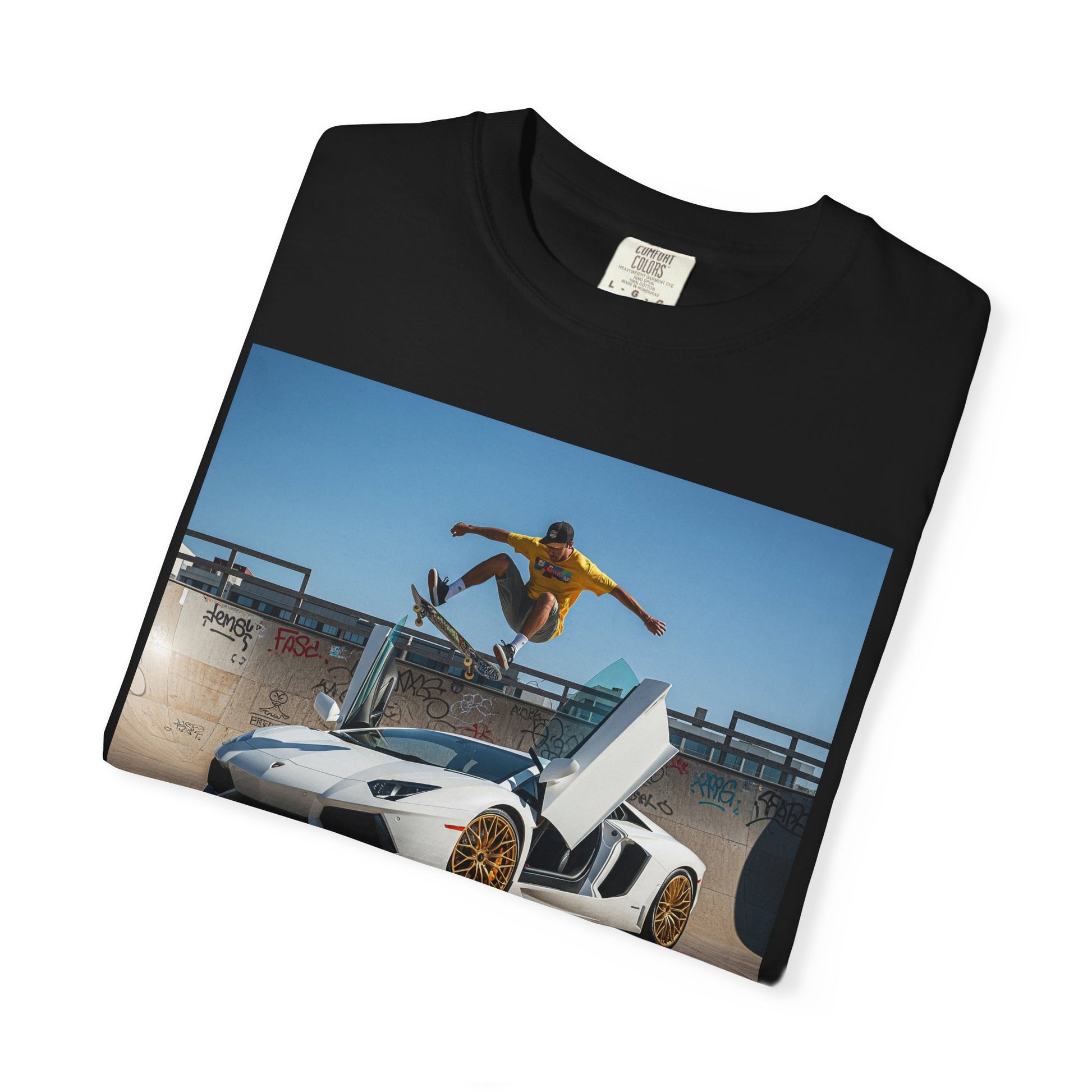 Skateboarder T-Shirt, Trendy Unisex Tee for Streetwear Lovers, Cool Skateboarding Shirt, Casual Graphic Tee, Perfect Gift for Skaters