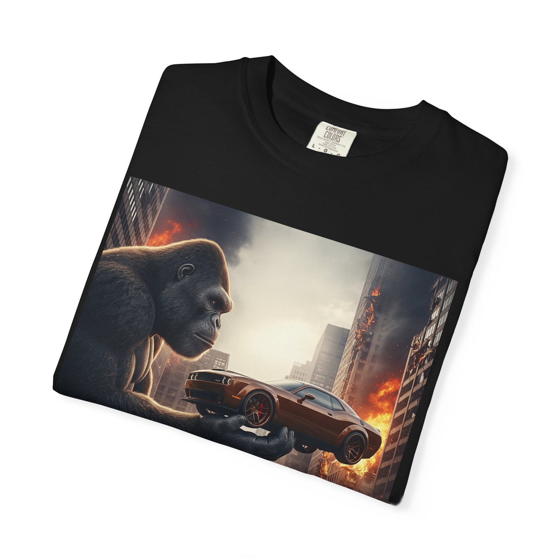 Gorilla Car Chase T-shirt - Unisex, Casual Wear, Streetwear, Graphic Tee, Gift for Gamers, Movie Fans