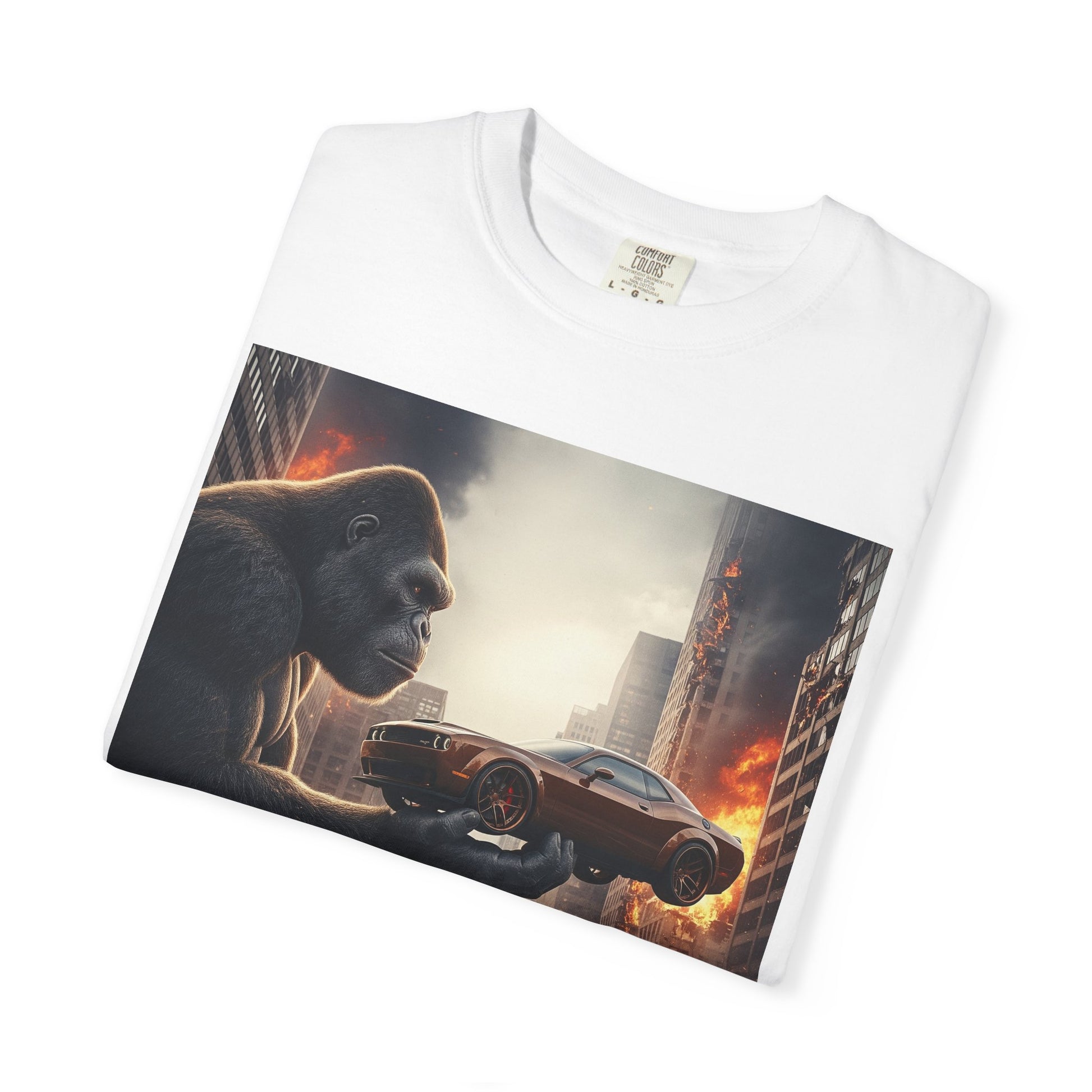 Gorilla Car Chase T-shirt - Unisex, Casual Wear, Streetwear, Graphic Tee, Gift for Gamers, Movie Fans