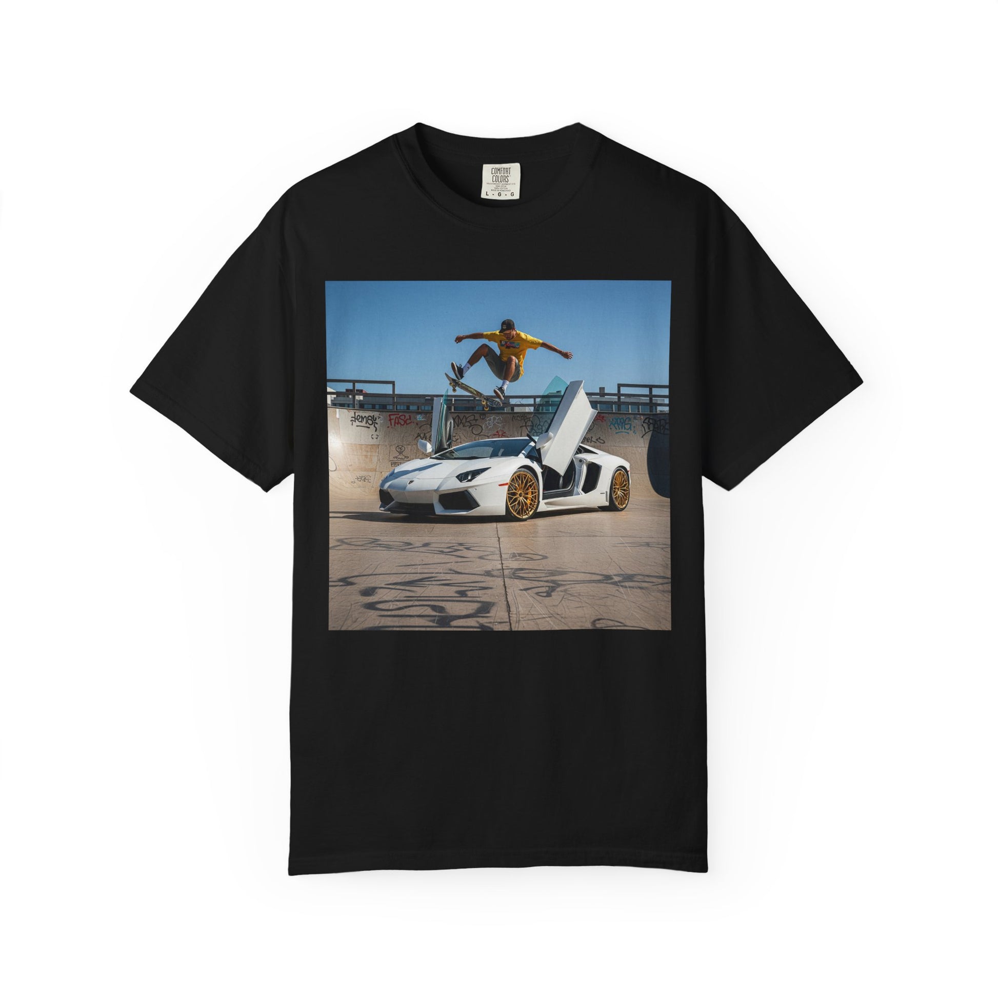 Skateboarder T-Shirt, Trendy Unisex Tee for Streetwear Lovers, Cool Skateboarding Shirt, Casual Graphic Tee, Perfect Gift for Skaters