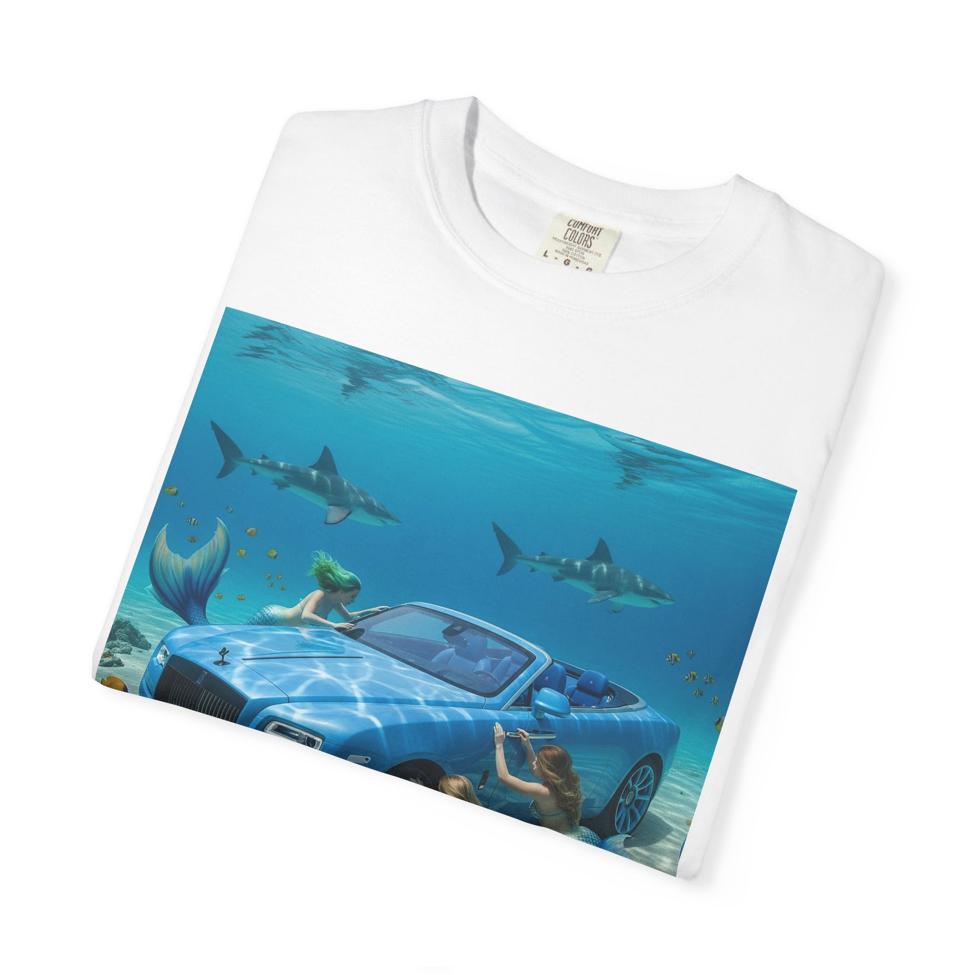Underwater Luxury T-Shirt - Ocean Theme Tee for Beach Lovers, Casual Outfit, Gift for Him/Her, Summer Style, Cool Graphic Tee