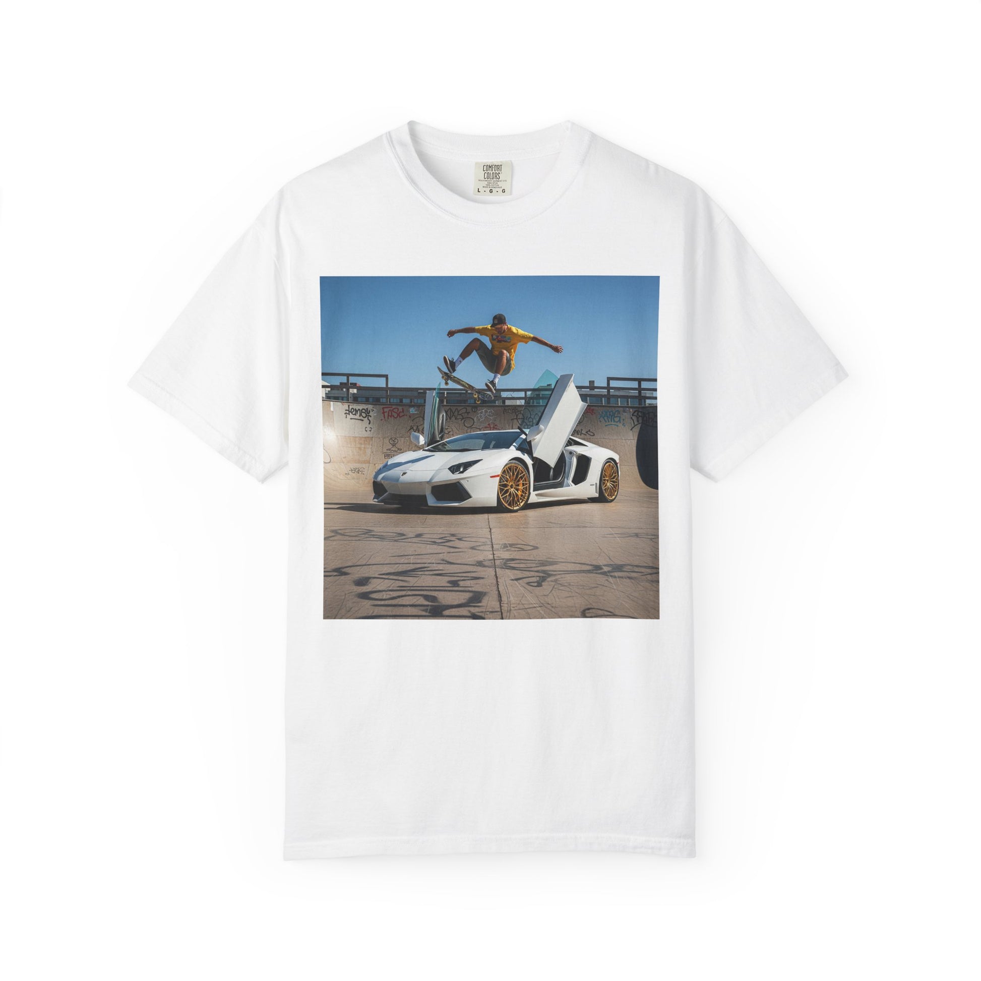 Skateboarder T-Shirt, Trendy Unisex Tee for Streetwear Lovers, Cool Skateboarding Shirt, Casual Graphic Tee, Perfect Gift for Skaters